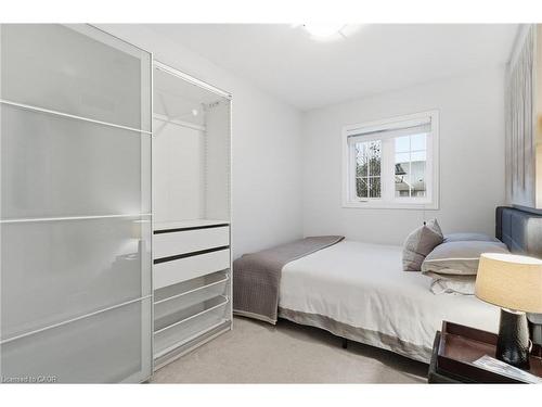 7-21 Madonna Drive, Hamilton, ON - Indoor Photo Showing Bedroom