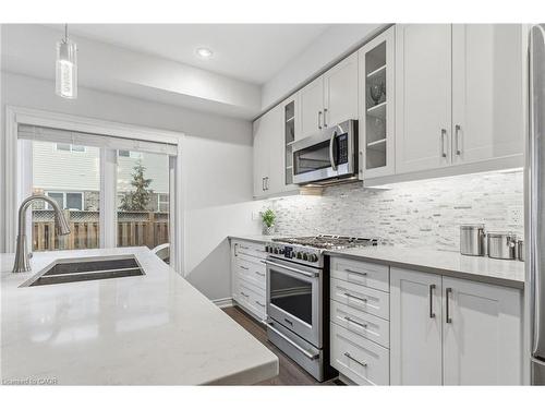 7-21 Madonna Drive, Hamilton, ON - Indoor Photo Showing Kitchen With Double Sink With Upgraded Kitchen