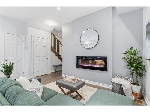 7-21 Madonna Drive, Hamilton, ON - Indoor Photo Showing Living Room With Fireplace