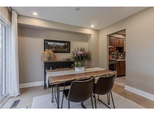 23-1415 Hazelton Boulevard, Burlington, ON - Indoor Photo Showing Dining Room