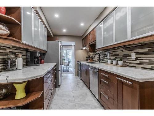 23-1415 Hazelton Boulevard, Burlington, ON - Indoor Photo Showing Kitchen With Upgraded Kitchen