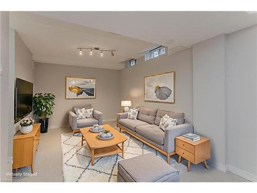 23-1415 Hazelton Boulevard, Burlington, ON - Indoor Photo Showing Living Room