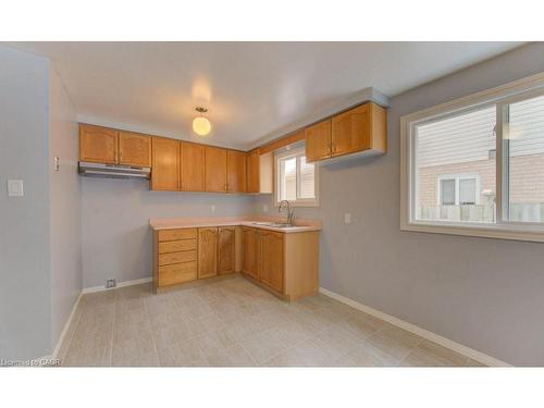 502 Misty Crescent, Kitchener, ON - Indoor Photo Showing Kitchen