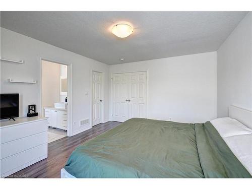 7C-164 Heiman Street, Kitchener, ON - Indoor Photo Showing Bedroom