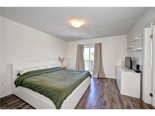 7C-164 Heiman Street, Kitchener, ON - Indoor Photo Showing Bedroom