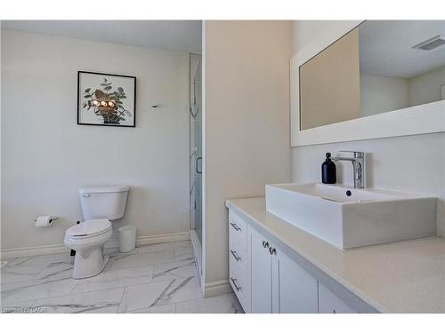 7C-164 Heiman Street, Kitchener, ON - Indoor Photo Showing Bathroom