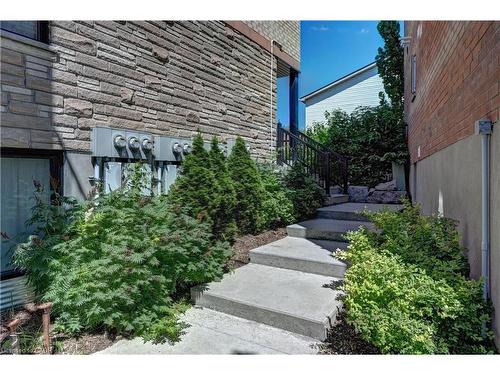 7C-164 Heiman Street, Kitchener, ON - Outdoor