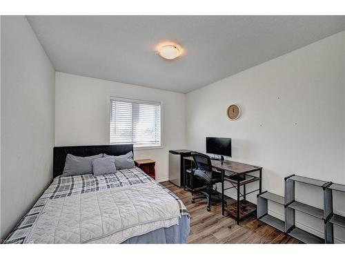 7C-164 Heiman Street, Kitchener, ON - Indoor Photo Showing Bedroom