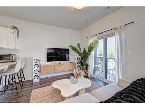 7C-164 Heiman Street, Kitchener, ON - Indoor Photo Showing Living Room