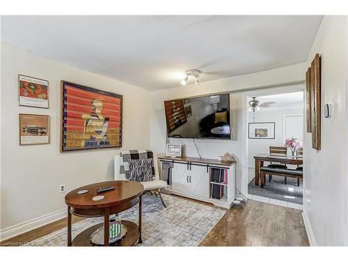 201 Barton Street W, Hamilton, ON - Indoor Photo Showing Living Room