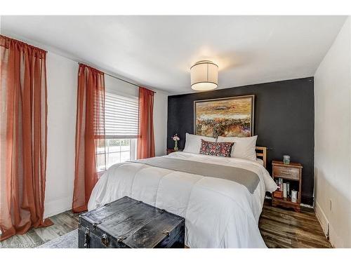 201 Barton Street W, Hamilton, ON - Indoor Photo Showing Bedroom