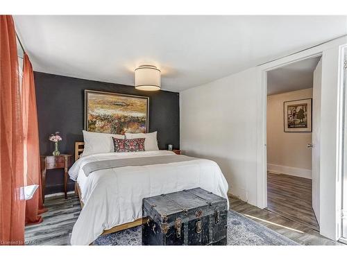 201 Barton Street W, Hamilton, ON - Indoor Photo Showing Bedroom