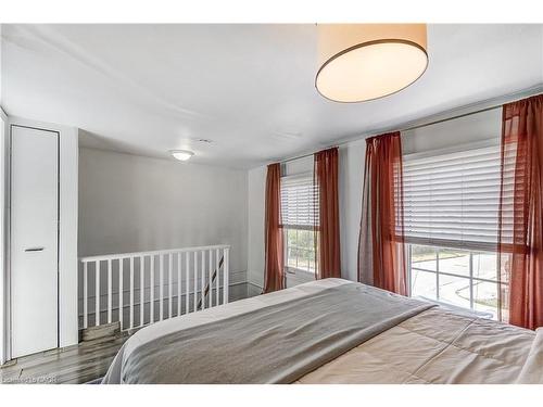 201 Barton Street W, Hamilton, ON - Indoor Photo Showing Bedroom