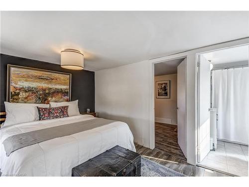 201 Barton Street W, Hamilton, ON - Indoor Photo Showing Bedroom