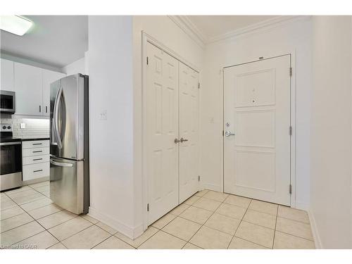 509-1980 Imperial Way, Burlington, ON - Indoor Photo Showing Kitchen With Stainless Steel Kitchen