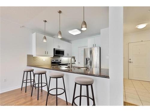 509-1980 Imperial Way, Burlington, ON - Indoor Photo Showing Kitchen With Upgraded Kitchen