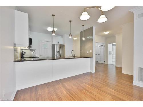 509-1980 Imperial Way, Burlington, ON - Indoor Photo Showing Kitchen With Upgraded Kitchen