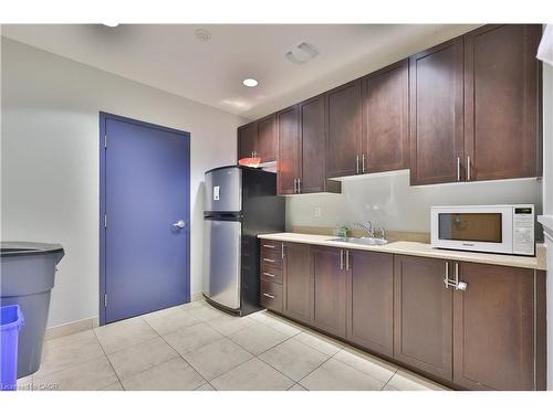 509-1980 Imperial Way, Burlington, ON - Indoor Photo Showing Kitchen