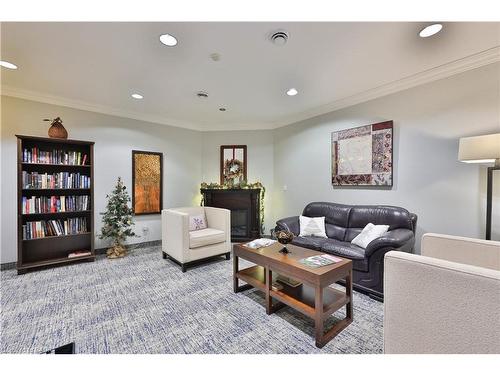 509-1980 Imperial Way, Burlington, ON - Indoor Photo Showing Living Room