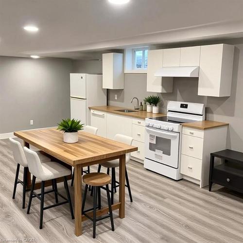 Bsmt-44 Mcclellan Road, Caledon, ON - Indoor Photo Showing Kitchen