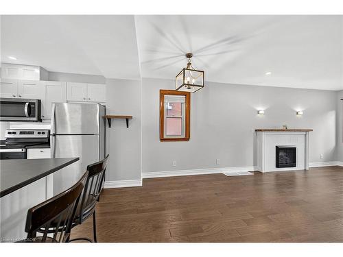 266 Wexford Avenue S, Hamilton, ON - Indoor Photo Showing Kitchen