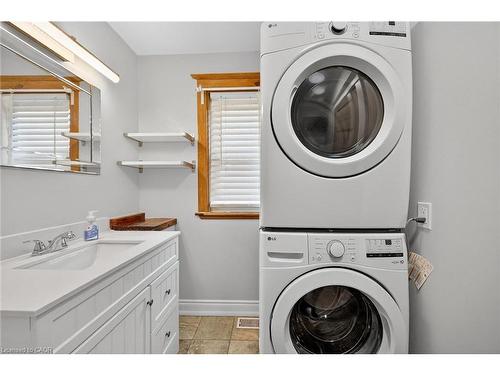 266 Wexford Avenue S, Hamilton, ON - Indoor Photo Showing Laundry Room
