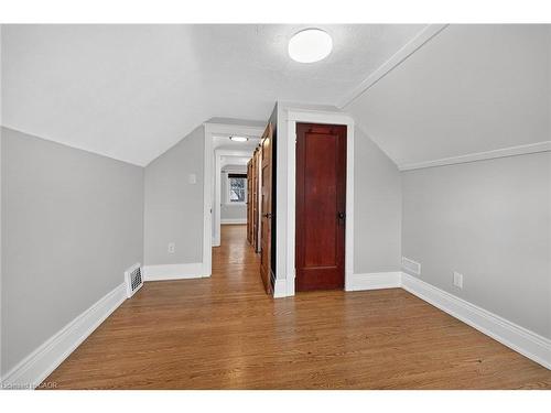 266 Wexford Avenue S, Hamilton, ON - Indoor Photo Showing Other Room