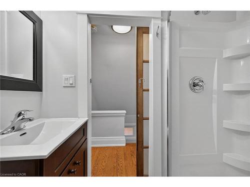 266 Wexford Avenue S, Hamilton, ON - Indoor Photo Showing Bathroom