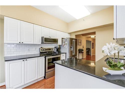 2509-100 Burloak Drive, Burlington, ON - Indoor Photo Showing Kitchen