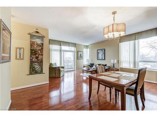 2509-100 Burloak Drive, Burlington, ON - Indoor Photo Showing Dining Room