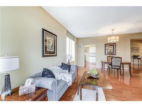 2509-100 Burloak Drive, Burlington, ON - Indoor Photo Showing Living Room