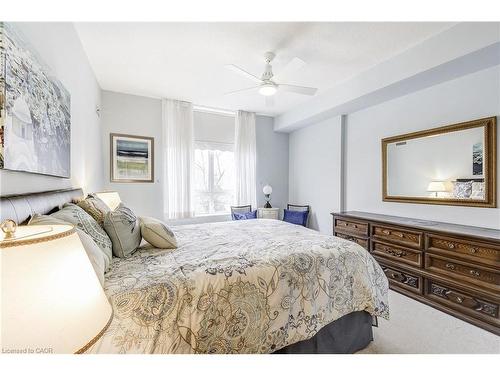 2509-100 Burloak Drive, Burlington, ON - Indoor Photo Showing Bedroom