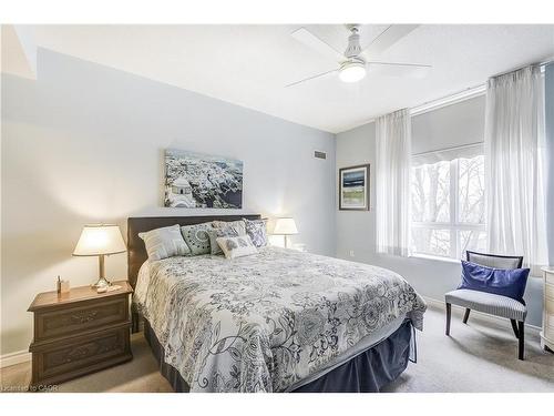 2509-100 Burloak Drive, Burlington, ON - Indoor Photo Showing Bedroom