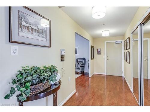 2509-100 Burloak Drive, Burlington, ON - Indoor Photo Showing Other Room