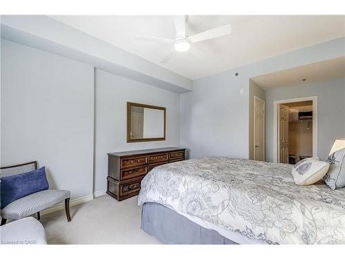 2509-100 Burloak Drive, Burlington, ON - Indoor Photo Showing Bedroom