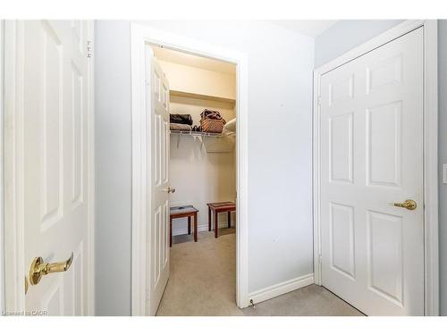 2509-100 Burloak Drive, Burlington, ON - Indoor Photo Showing Other Room