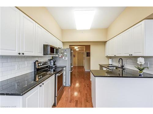 2509-100 Burloak Drive, Burlington, ON - Indoor Photo Showing Kitchen