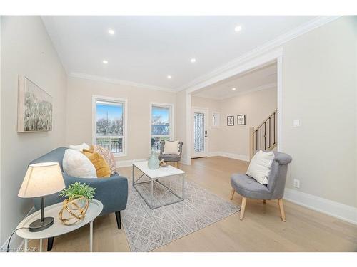 98 Birch Avenue, Hamilton, ON - Indoor Photo Showing Living Room