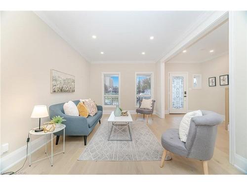 98 Birch Avenue, Hamilton, ON - Indoor Photo Showing Living Room