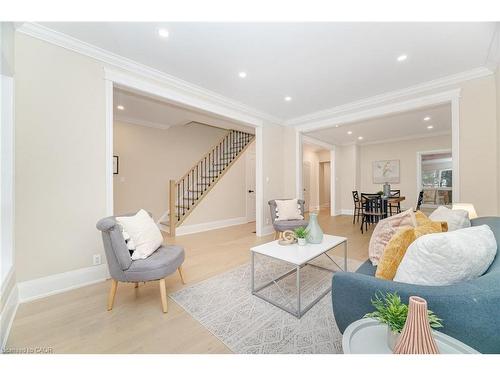 98 Birch Avenue, Hamilton, ON - Indoor Photo Showing Living Room