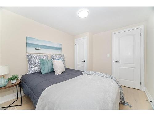 98 Birch Avenue, Hamilton, ON - Indoor Photo Showing Bedroom