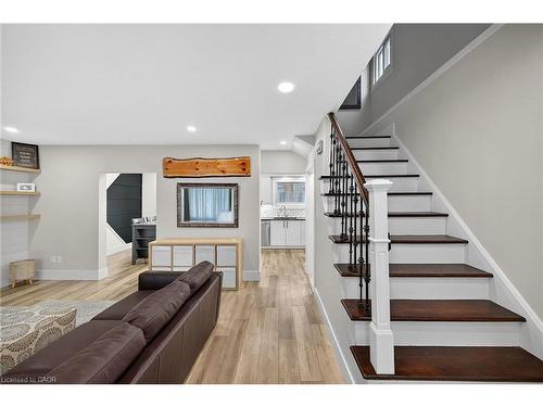 1091 Upper Wellington Street, Hamilton, ON - Indoor Photo Showing Other Room