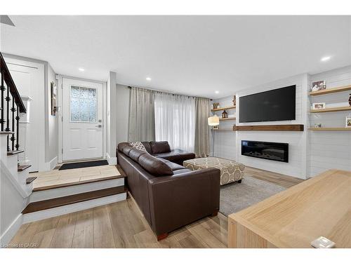 1091 Upper Wellington Street, Hamilton, ON - Indoor Photo Showing Living Room With Fireplace