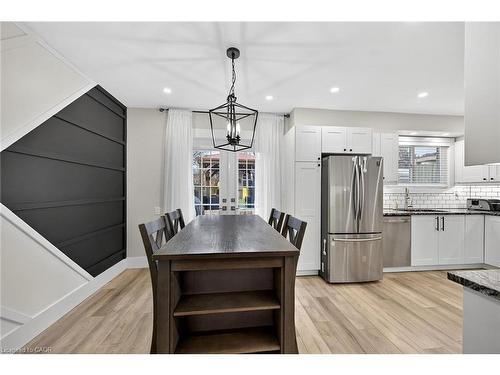 1091 Upper Wellington Street, Hamilton, ON - Indoor Photo Showing Kitchen With Upgraded Kitchen