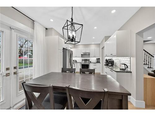 1091 Upper Wellington Street, Hamilton, ON - Indoor Photo Showing Dining Room