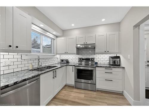 1091 Upper Wellington Street, Hamilton, ON - Indoor Photo Showing Kitchen With Double Sink With Upgraded Kitchen