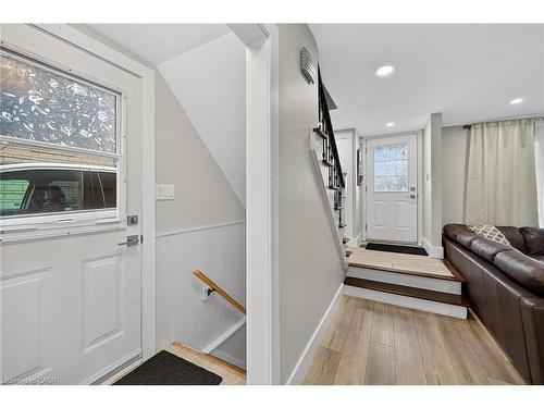 1091 Upper Wellington Street, Hamilton, ON - Indoor Photo Showing Other Room