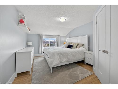 1091 Upper Wellington Street, Hamilton, ON - Indoor Photo Showing Bedroom
