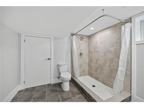 1091 Upper Wellington Street, Hamilton, ON - Indoor Photo Showing Bathroom