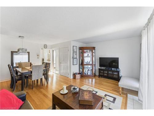 21-2107 Marine Drive, Oakville, ON - Indoor Photo Showing Living Room